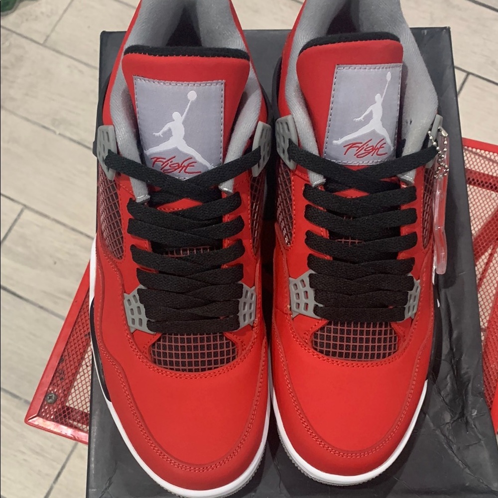 Air Jordan 4 Retro Toro Bravo